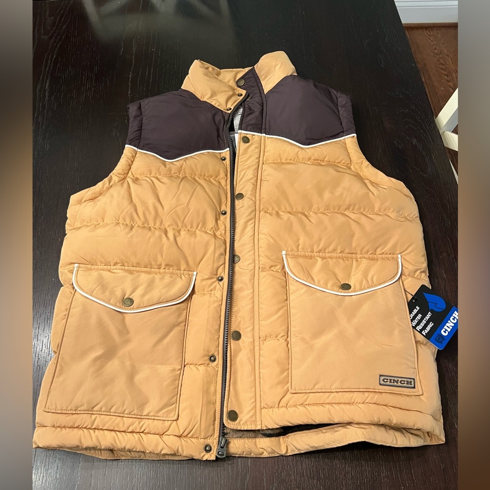 Cinch, men’s vest. Size M.